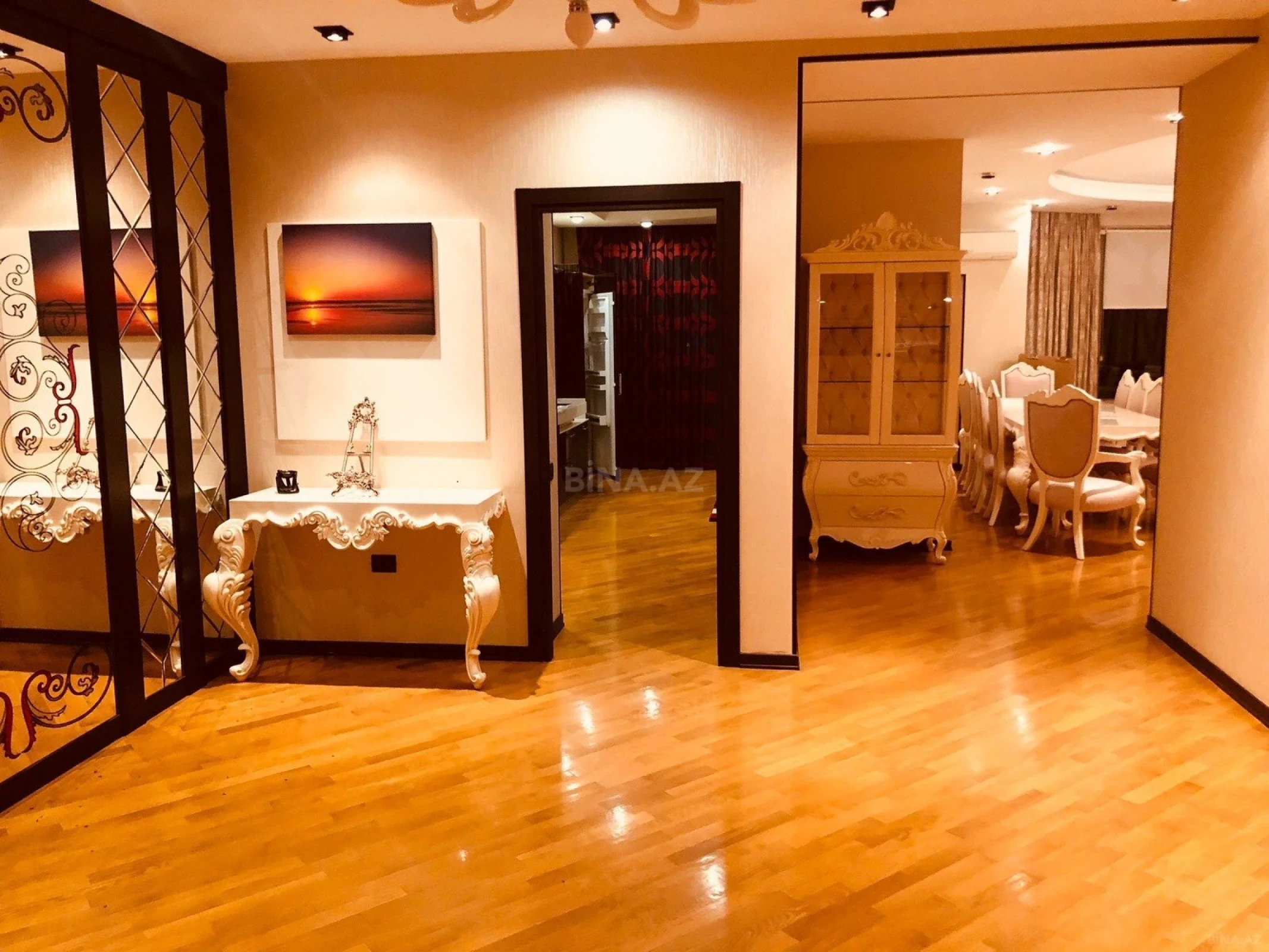 Kirayə verilir 4 otaqlı mənzil 220 m²