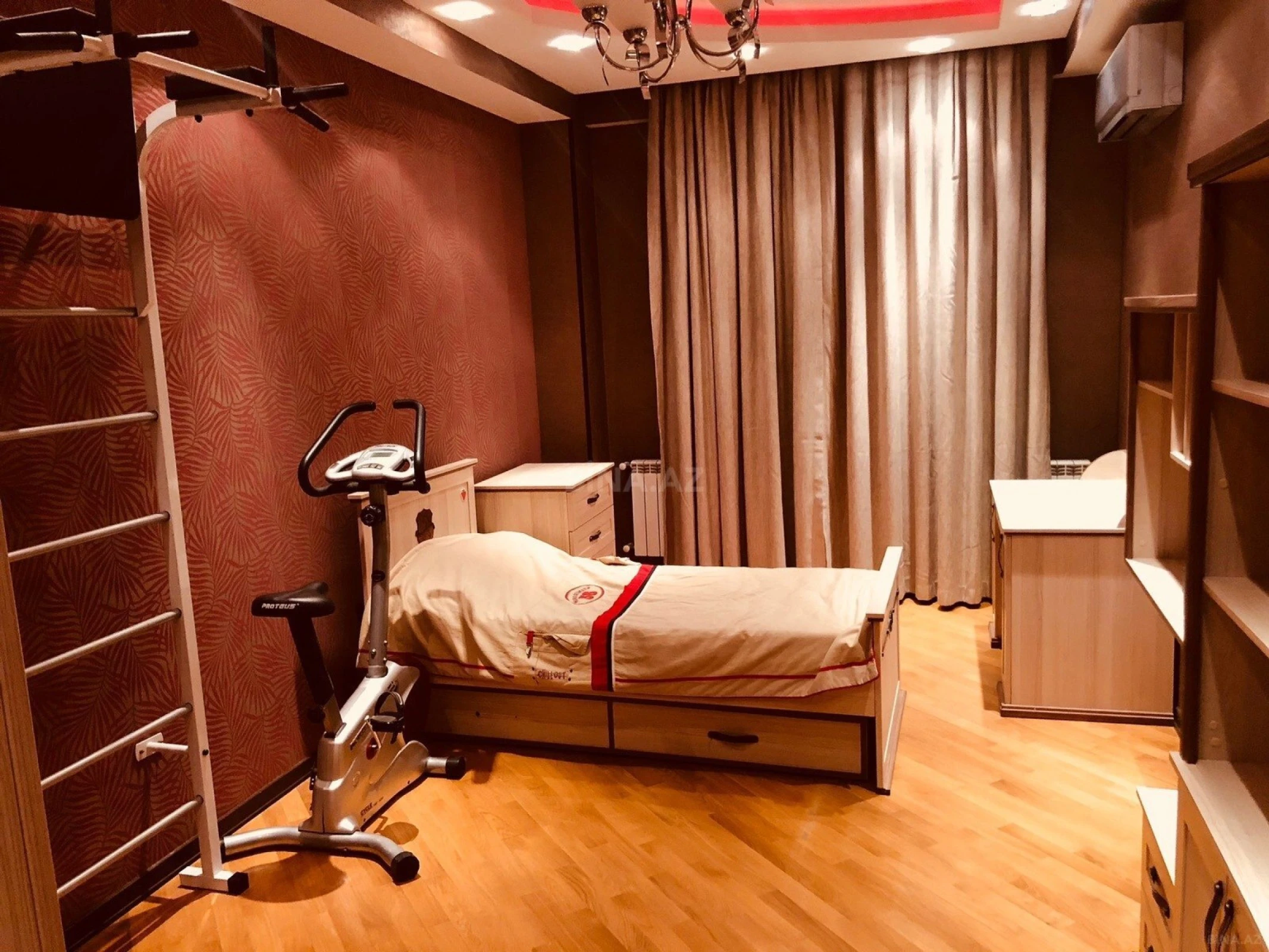 Kirayə verilir 4 otaqlı mənzil 220 m²