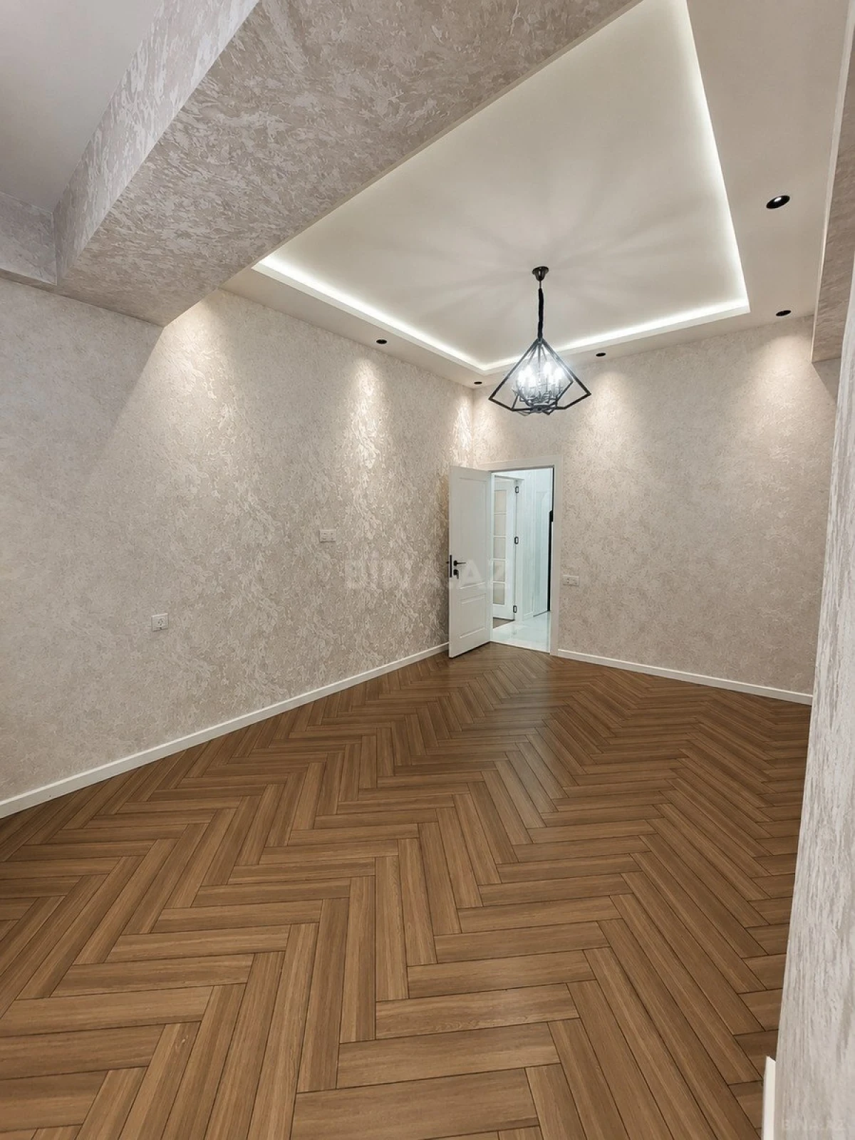 Satılır 2 otaqlı mənzil 70 m²