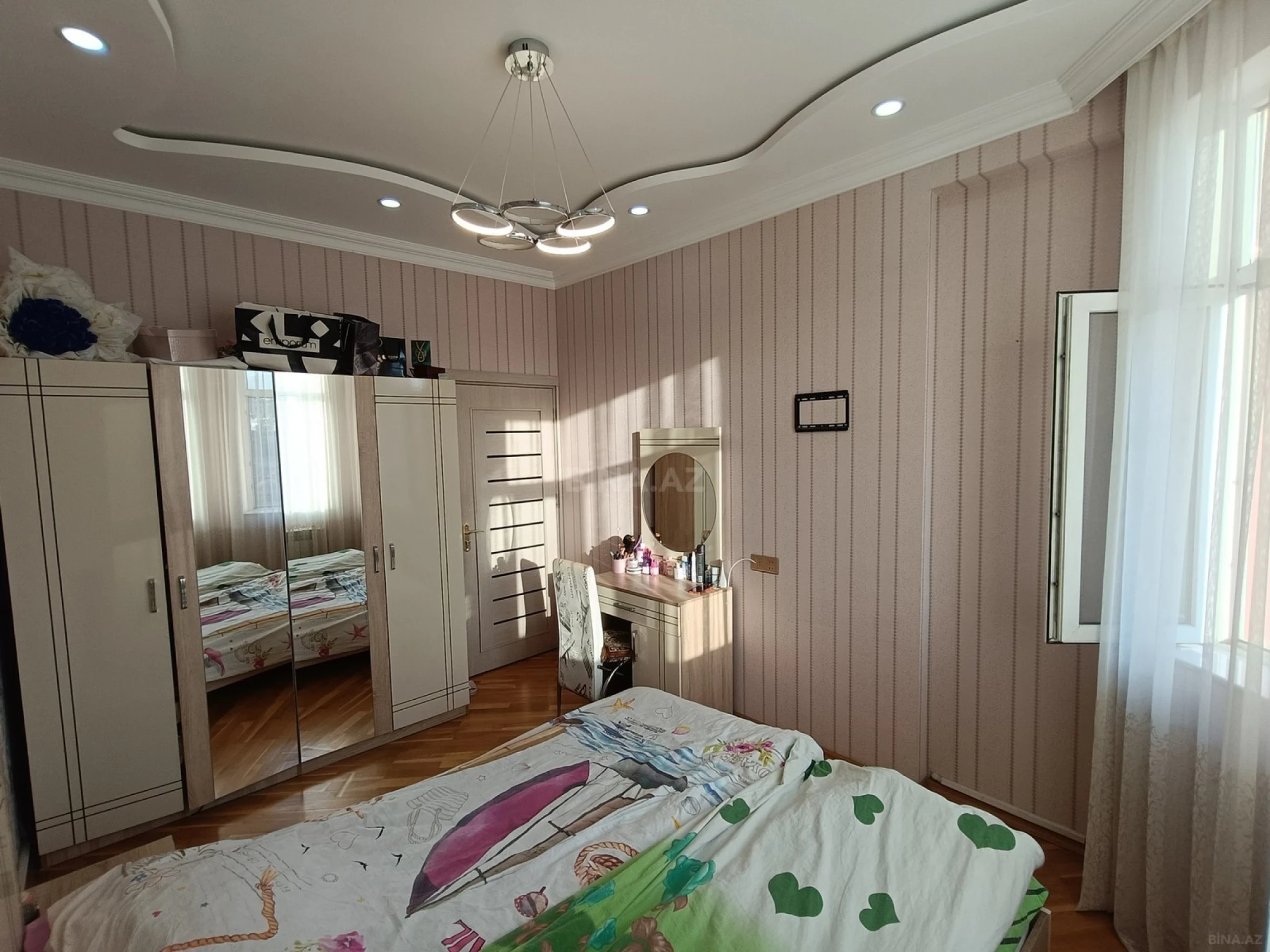 Kirayə verilir 2 otaqlı mənzil 70 m²