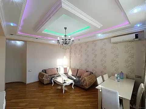 Kirayə verilir 2 otaqlı mənzil 70 m²