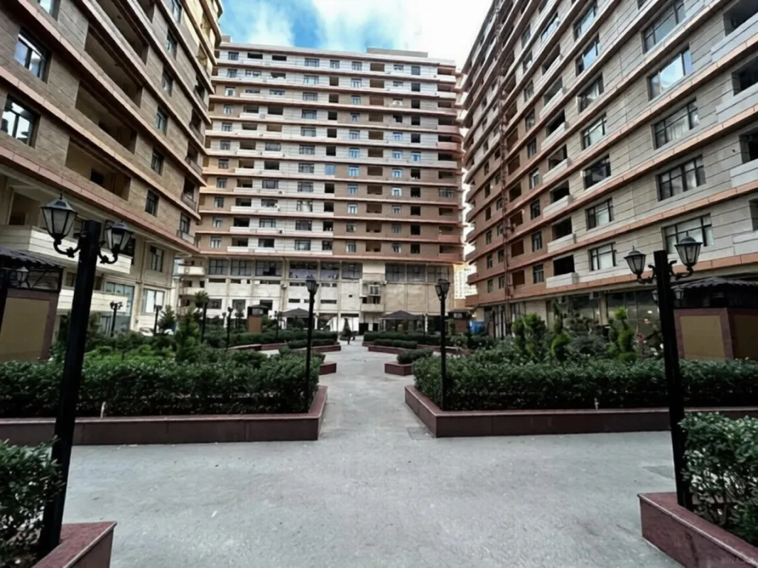 Satılır 4 otaqlı mənzil 255 m²