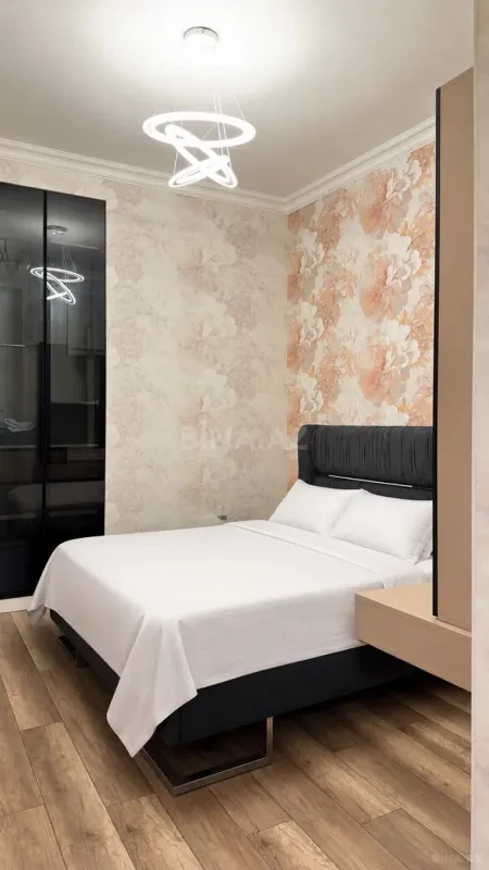 Kirayə verilir 2 otaqlı mənzil 85 m²