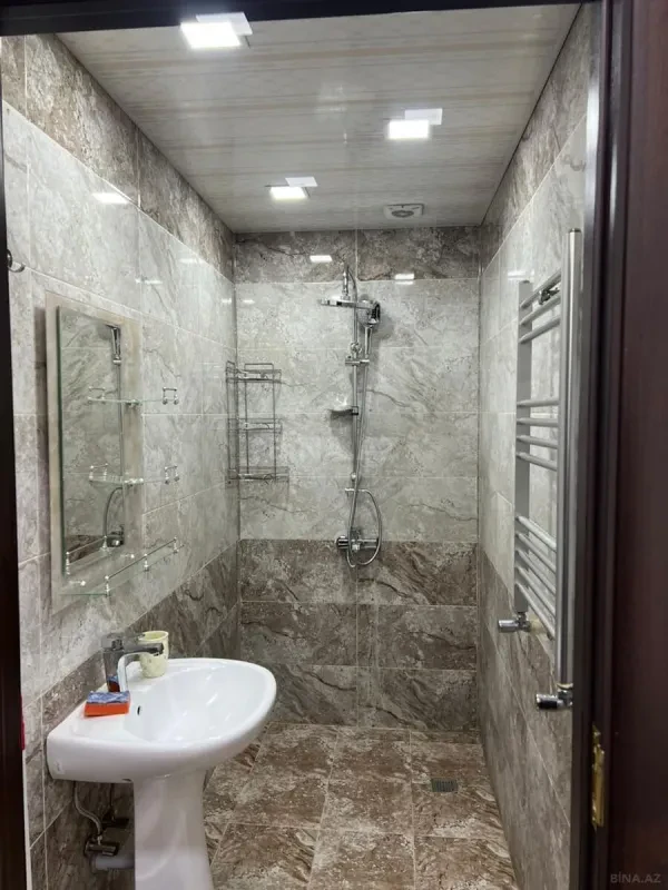 Kirayə verilir 2 otaqlı mənzil 65 m²