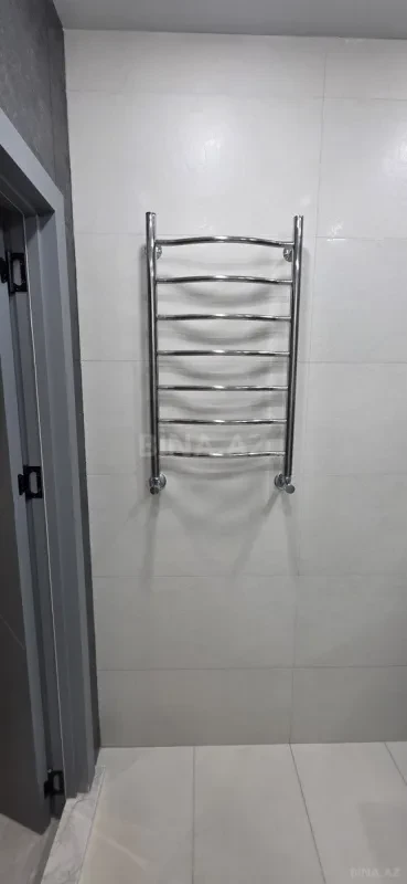 Satılır 3 otaqlı mənzil 145 m²
