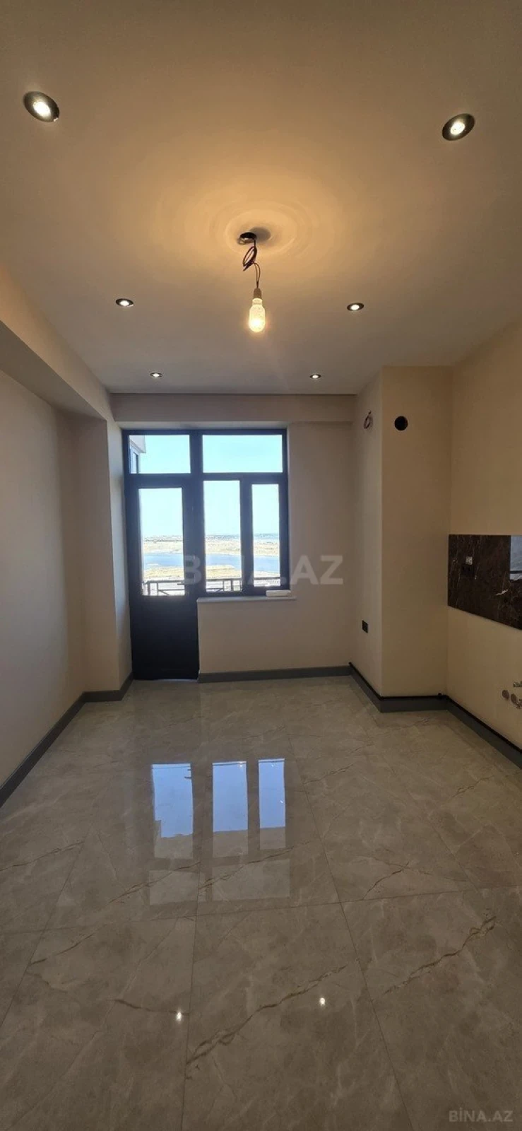 Satılır 3 otaqlı mənzil 145 m²