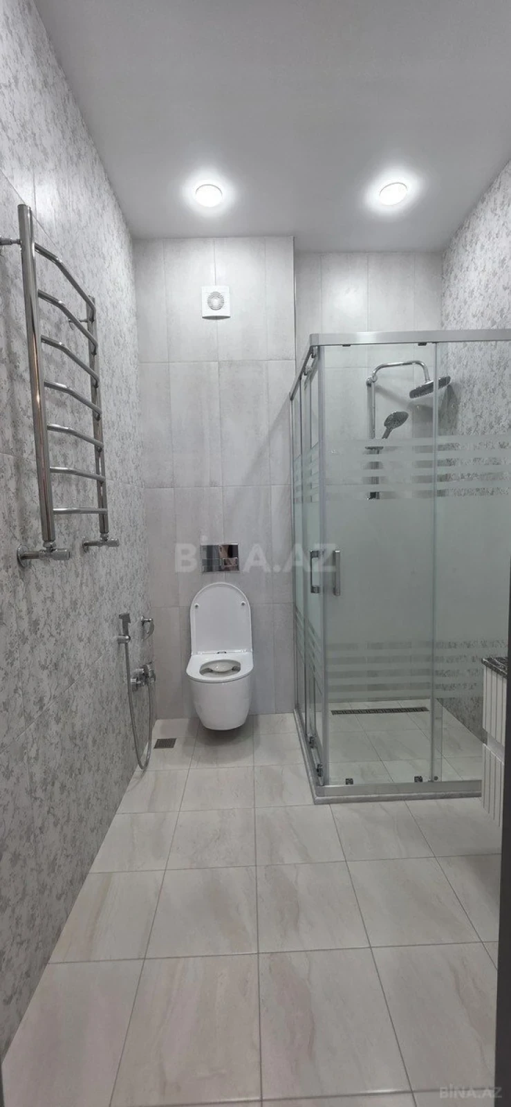 Satılır 3 otaqlı mənzil 145 m²