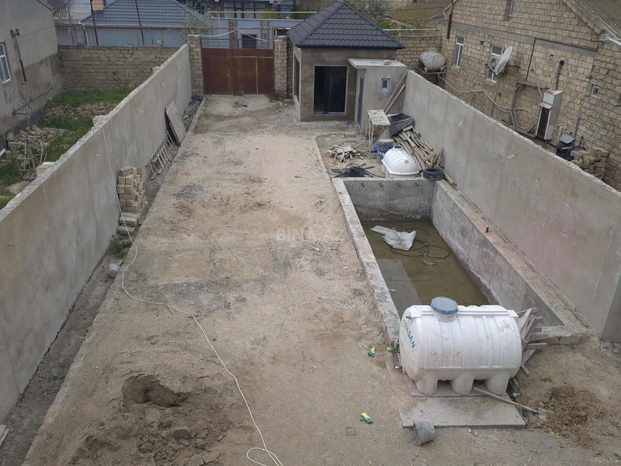 Satılır 5 otaqlı həyət evi 250 m²
