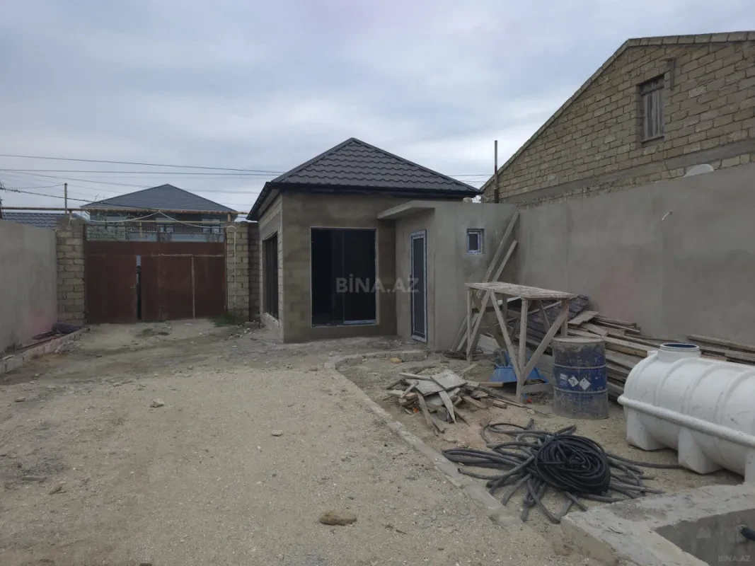 Satılır 5 otaqlı həyət evi 250 m²