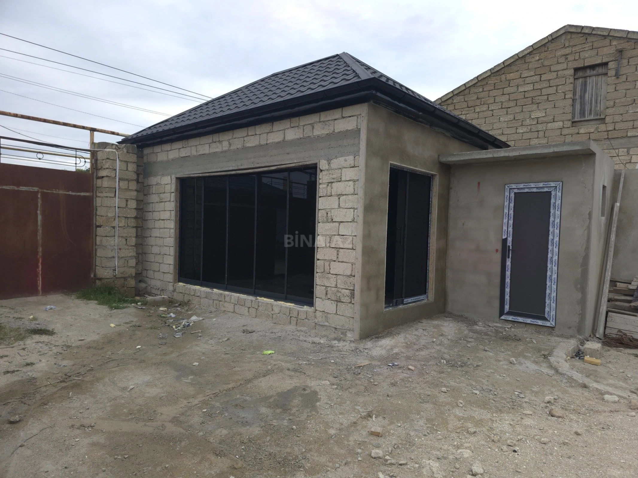Satılır 5 otaqlı həyət evi 250 m²