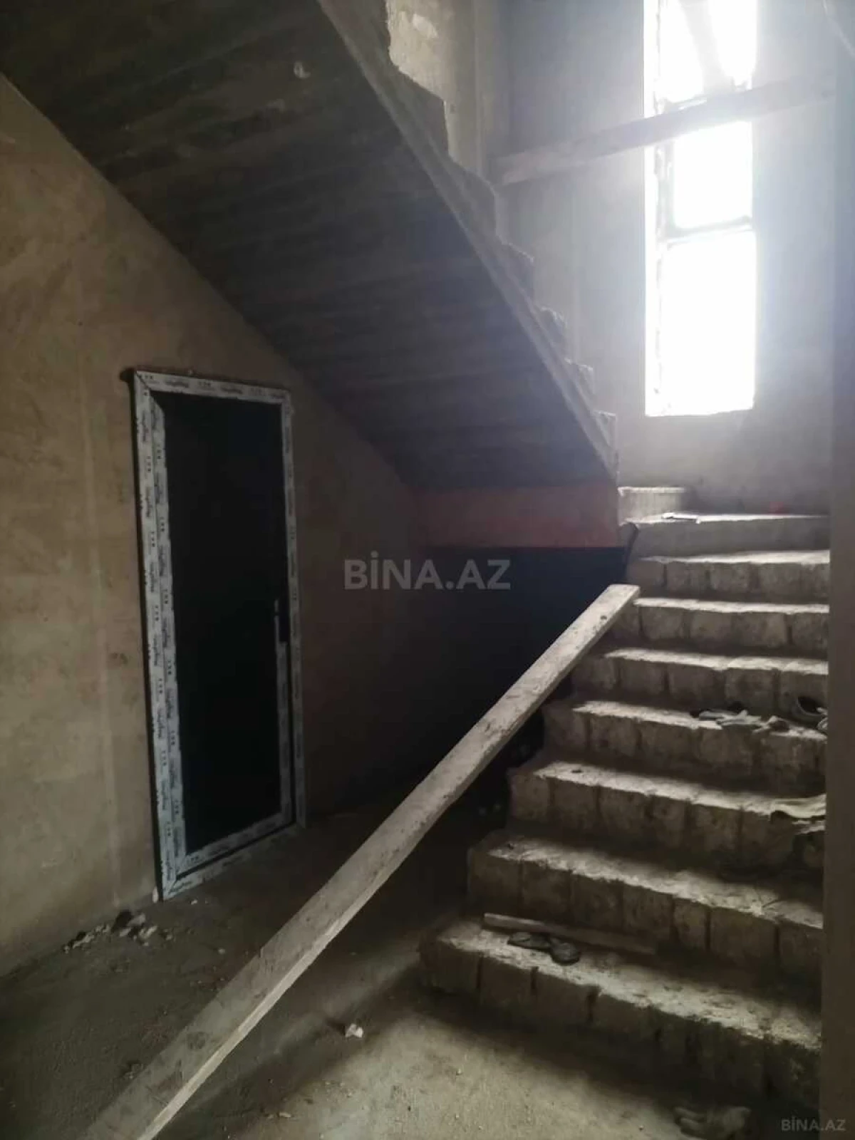 Satılır 5 otaqlı həyət evi 250 m²