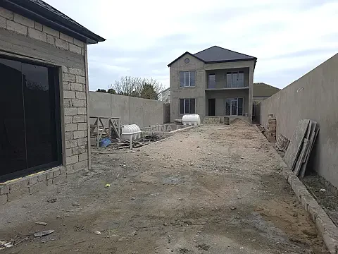 Satılır 5 otaqlı həyət evi 250 m²