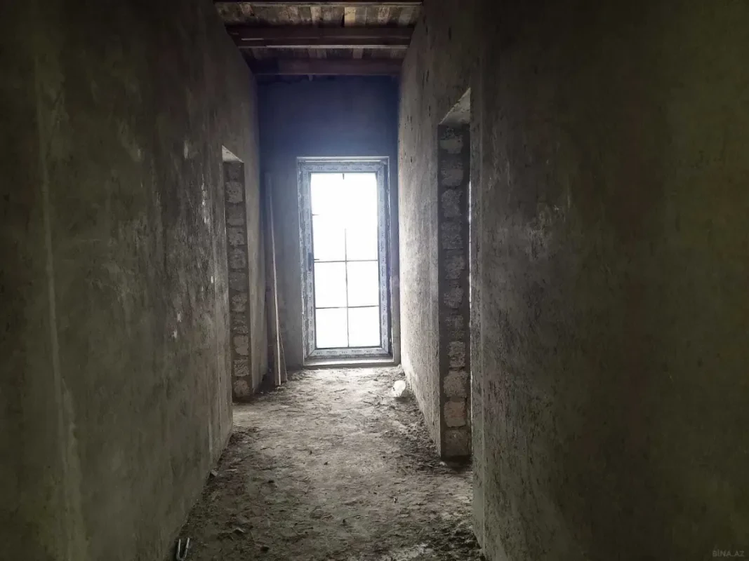 Satılır 5 otaqlı həyət evi 250 m²