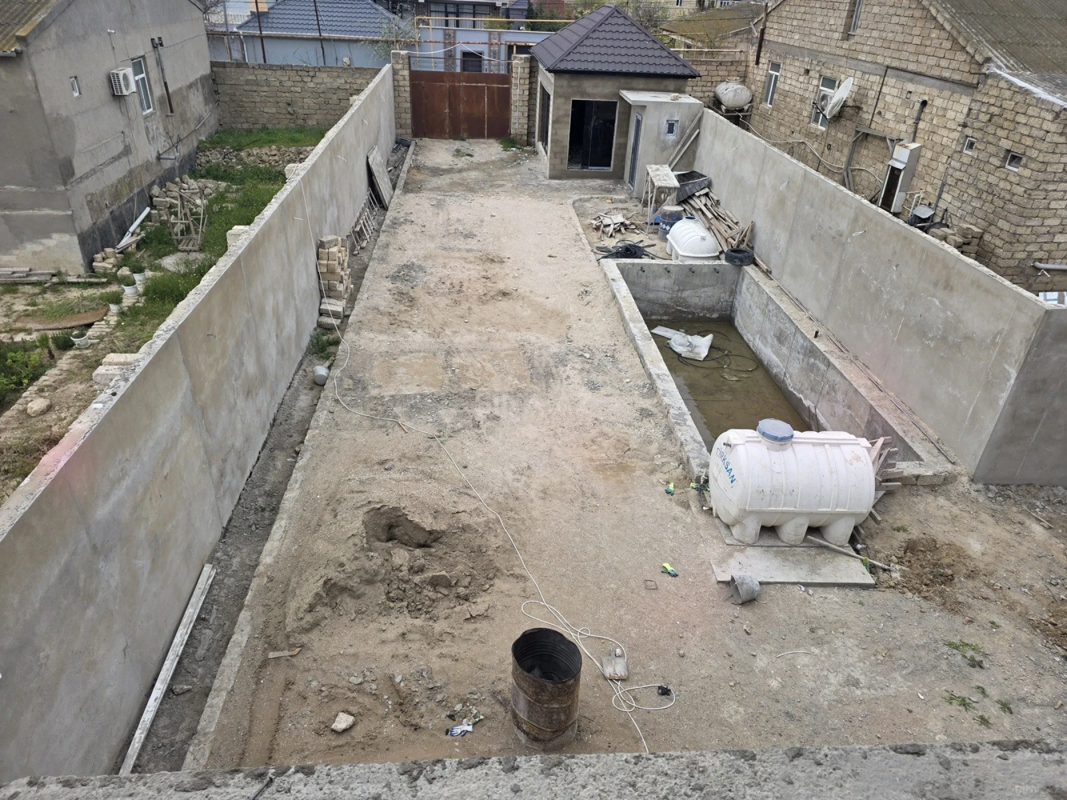 Satılır 5 otaqlı həyət evi 250 m²