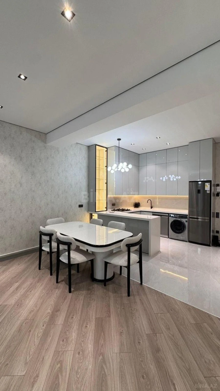 Kirayə verilir 2 otaqlı mənzil 75 m²