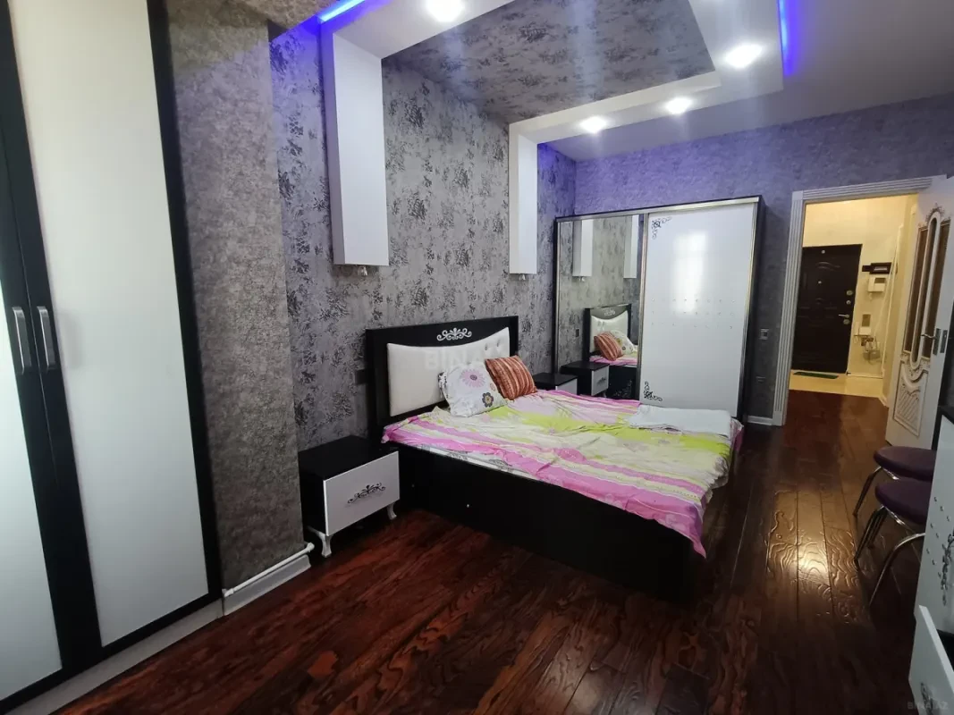 Kirayə verilir 2 otaqlı mənzil 67 m²