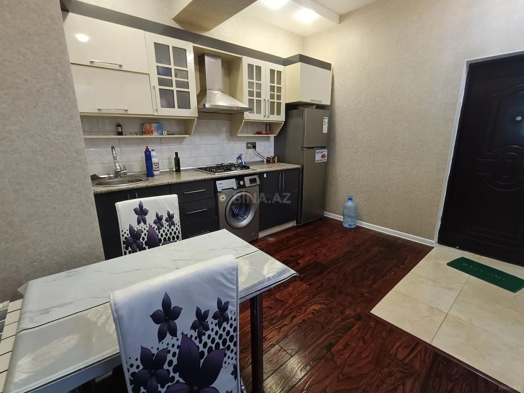 Kirayə verilir 2 otaqlı mənzil 67 m²