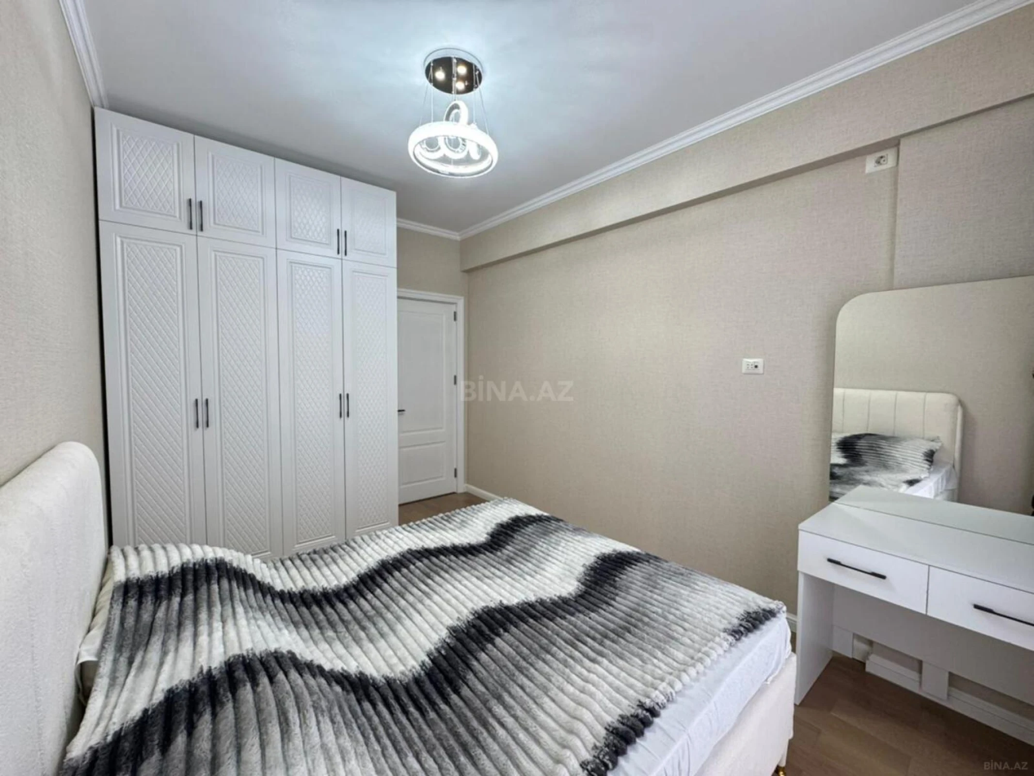 Satılır 2 otaqlı mənzil 63 m²