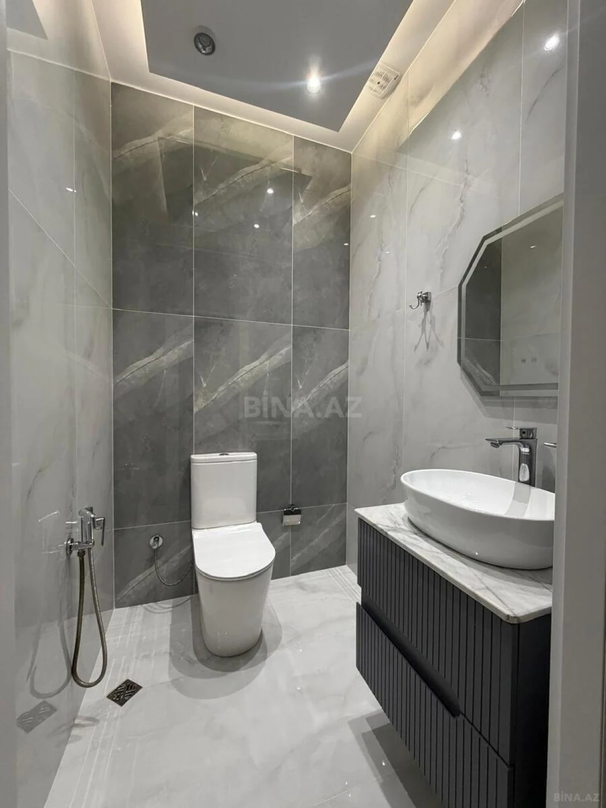Satılır 3 otaqlı mənzil 101 m²