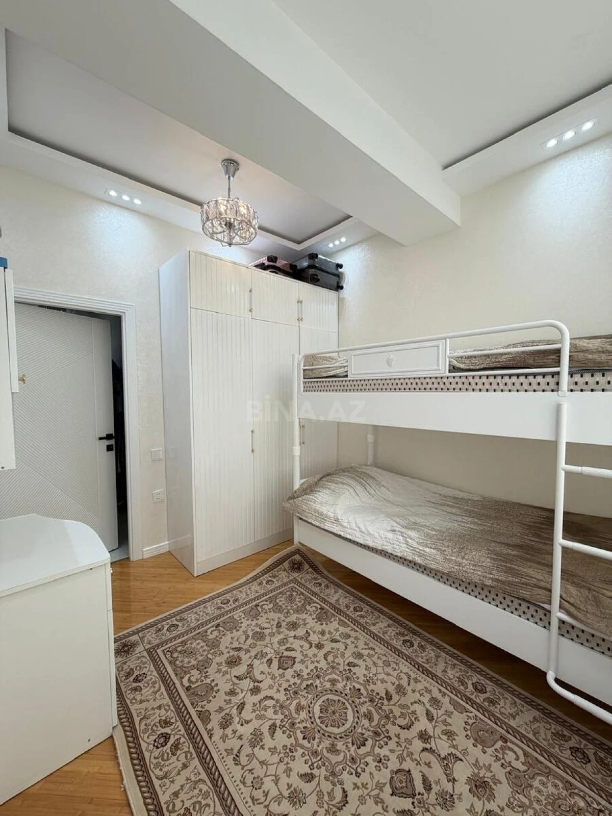 Satılır 3 otaqlı mənzil 101 m²