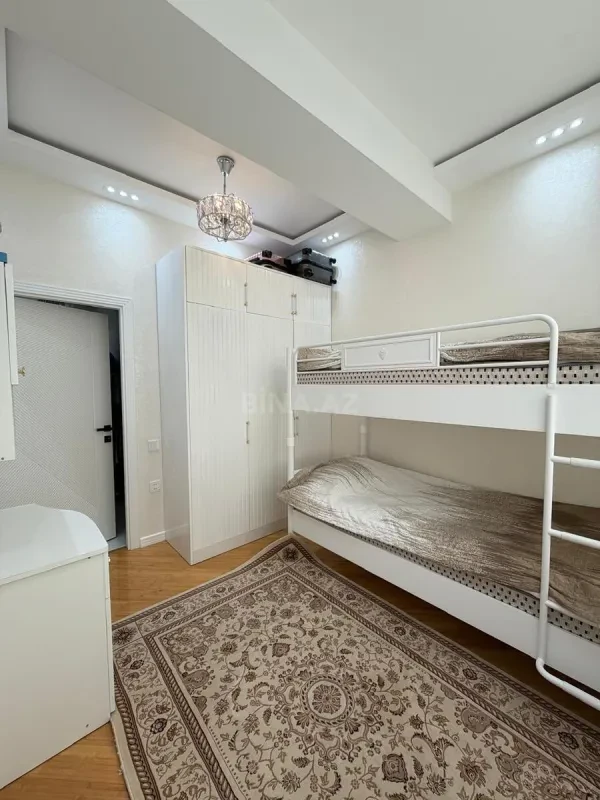 Satılır 3 otaqlı mənzil 101 m²