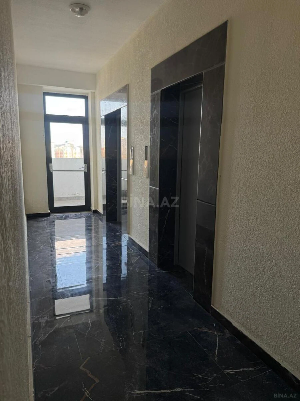 Satılır 3 otaqlı mənzil 101 m²