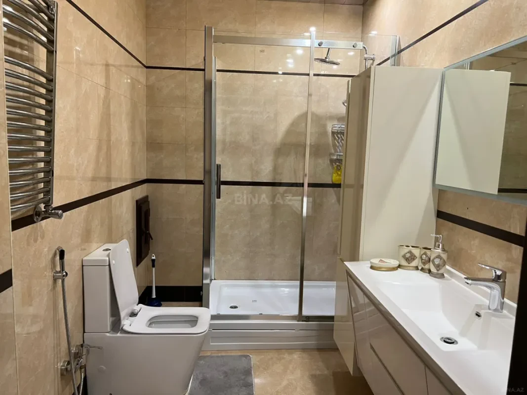 Kirayə verilir 3 otaqlı mənzil 170 m²