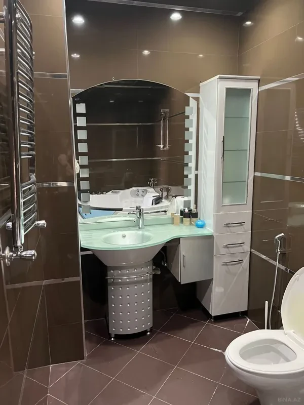 Kirayə verilir 3 otaqlı mənzil 170 m²