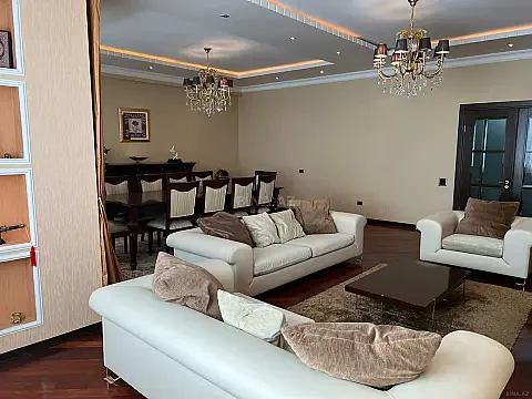 Kirayə verilir 3 otaqlı mənzil 170 m²