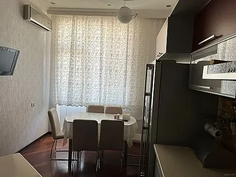 Kirayə verilir 3 otaqlı mənzil 170 m²