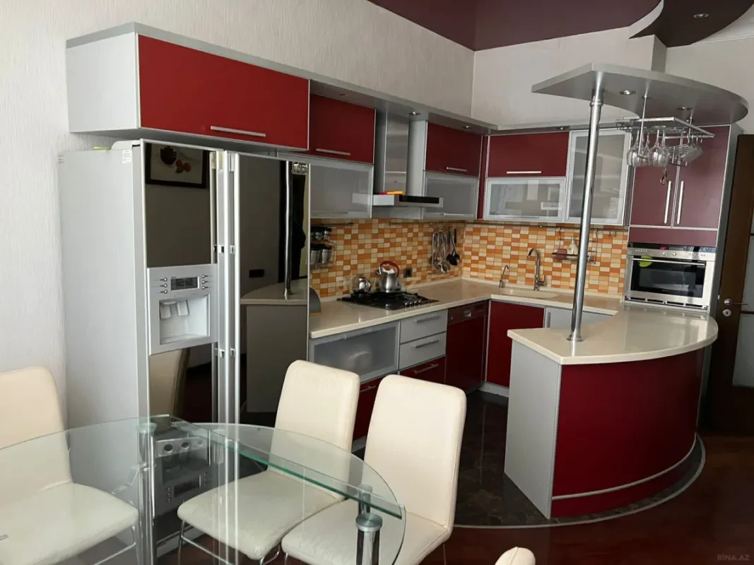 Kirayə verilir 3 otaqlı mənzil 170 m²