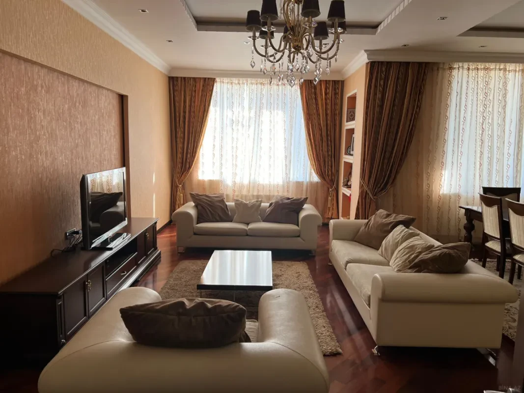 Kirayə verilir 3 otaqlı mənzil 170 m²