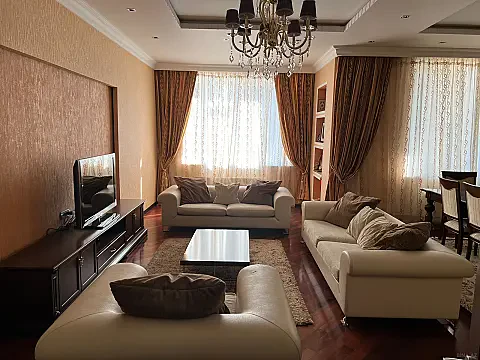 Kirayə verilir 3 otaqlı mənzil 170 m²