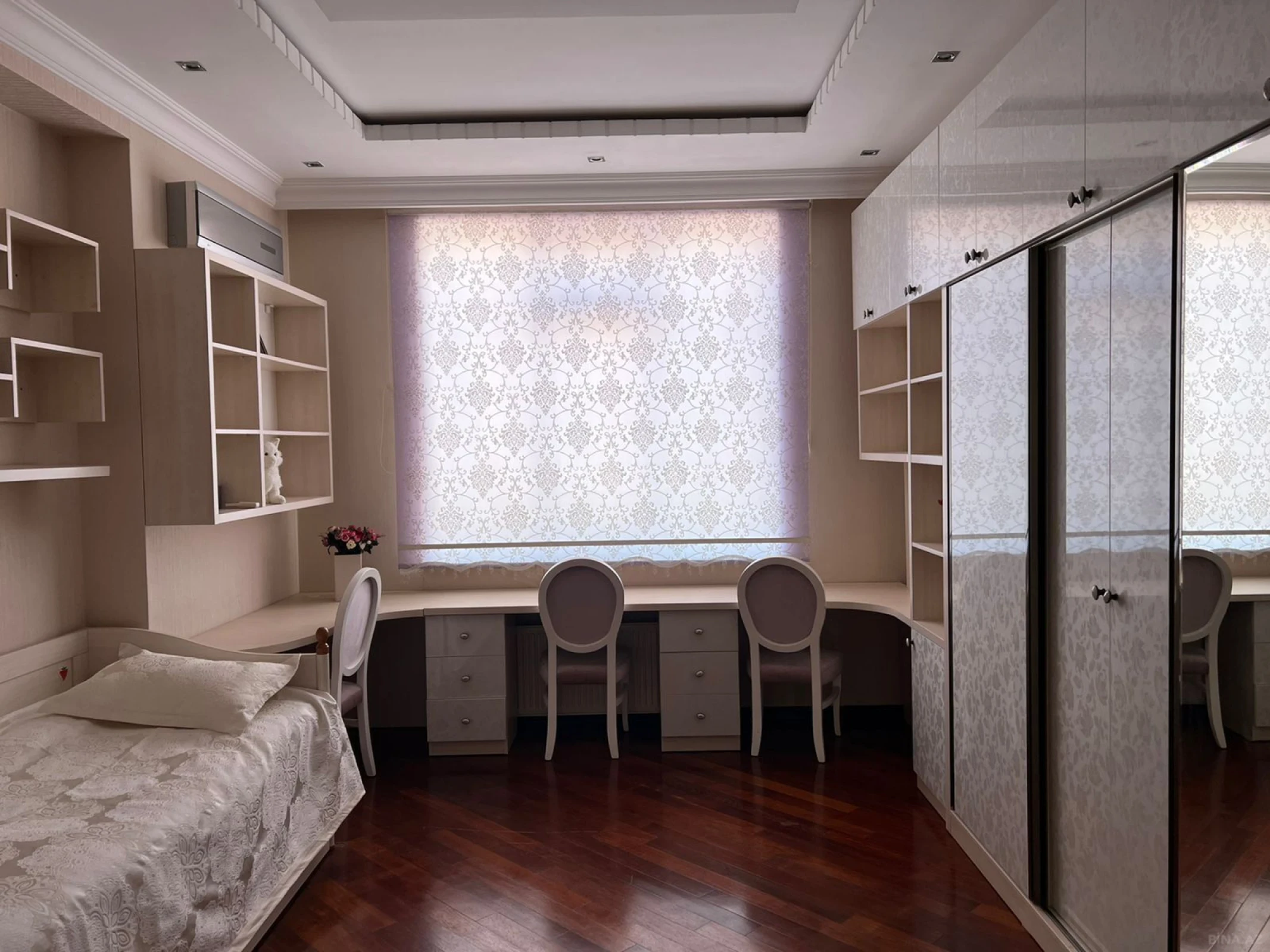 Kirayə verilir 3 otaqlı mənzil 170 m²
