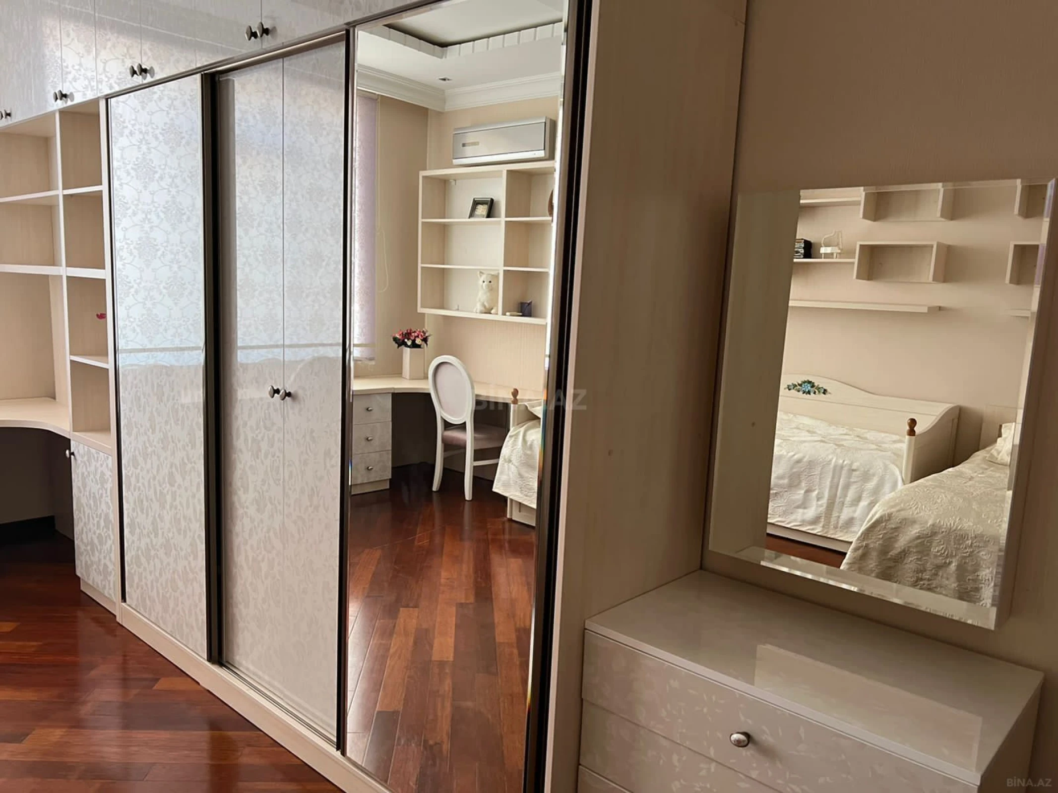 Kirayə verilir 3 otaqlı mənzil 170 m²