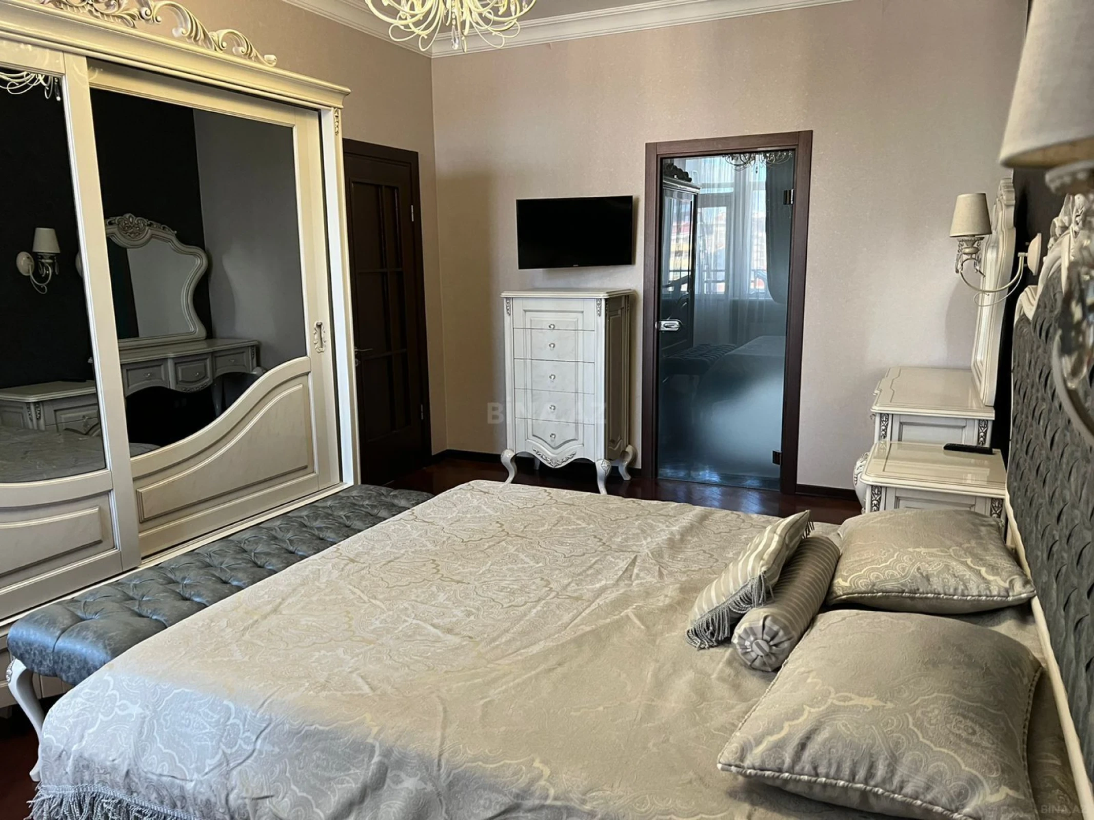 Kirayə verilir 3 otaqlı mənzil 170 m²