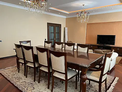 Kirayə verilir 3 otaqlı mənzil 170 m²