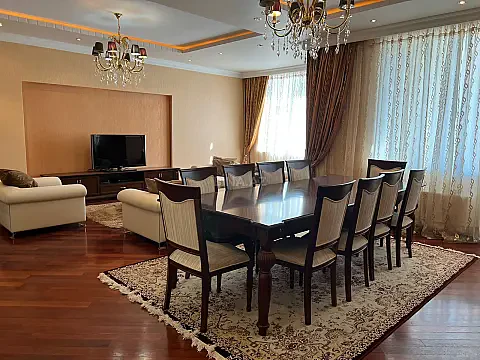 Kirayə verilir 3 otaqlı mənzil 170 m²