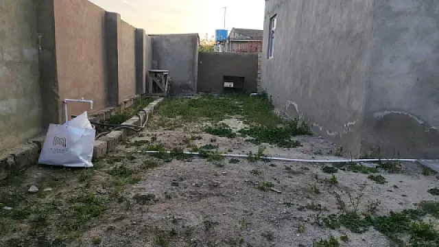 Satılır 4 otaqlı həyət evi 100 m²