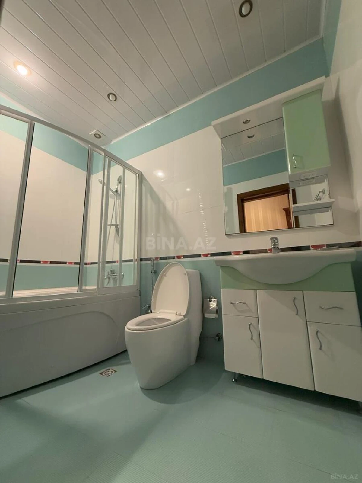 Kirayə verilir 4 otaqlı mənzil 160 m²