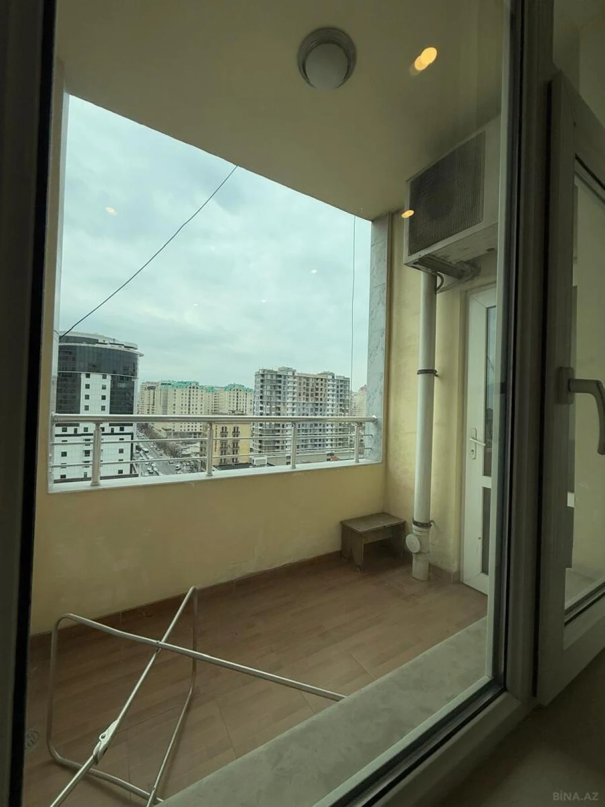 Kirayə verilir 4 otaqlı mənzil 160 m²