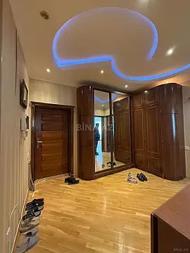 Kirayə verilir 4 otaqlı mənzil 160 m²