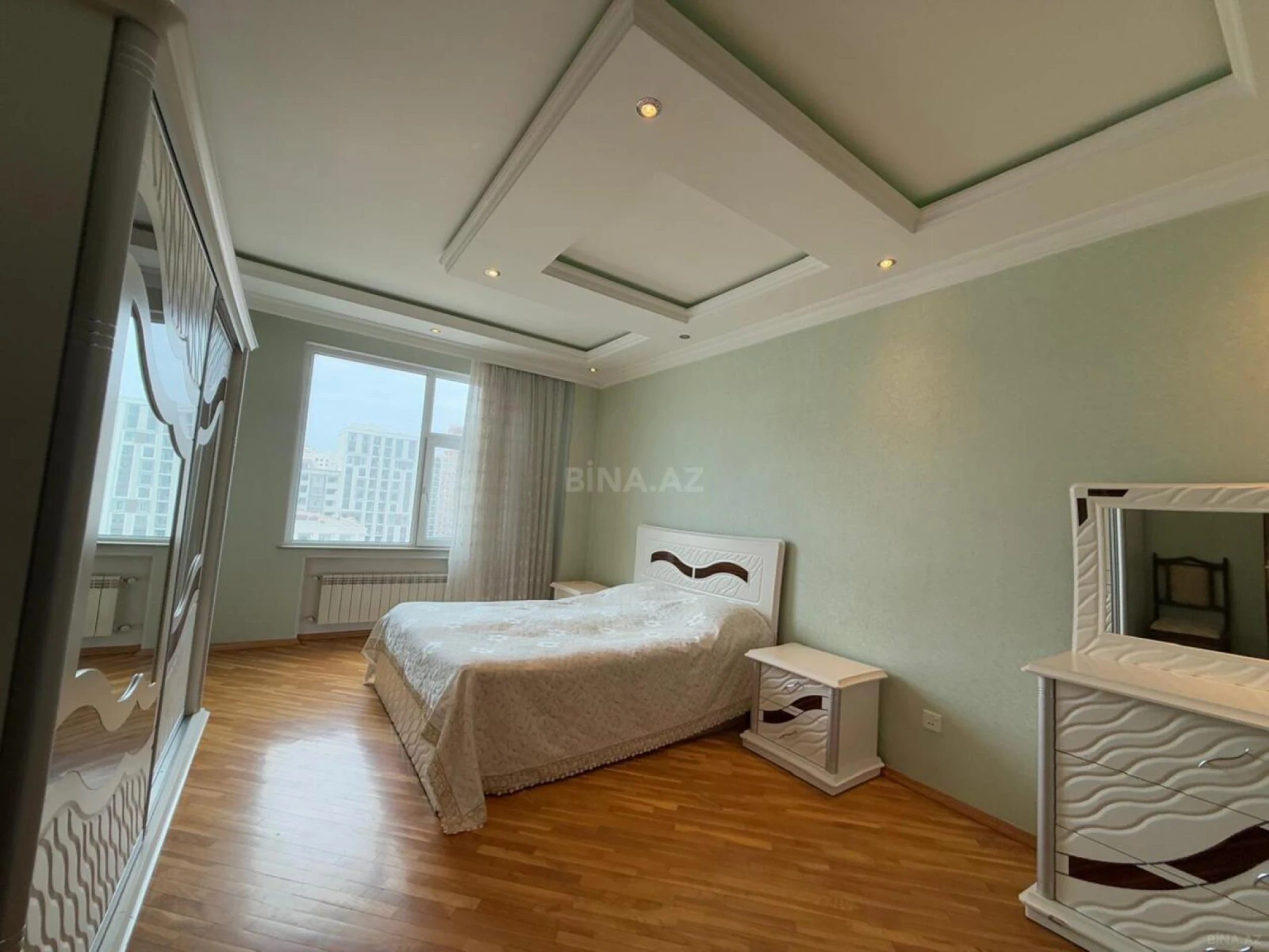 Kirayə verilir 4 otaqlı mənzil 160 m²