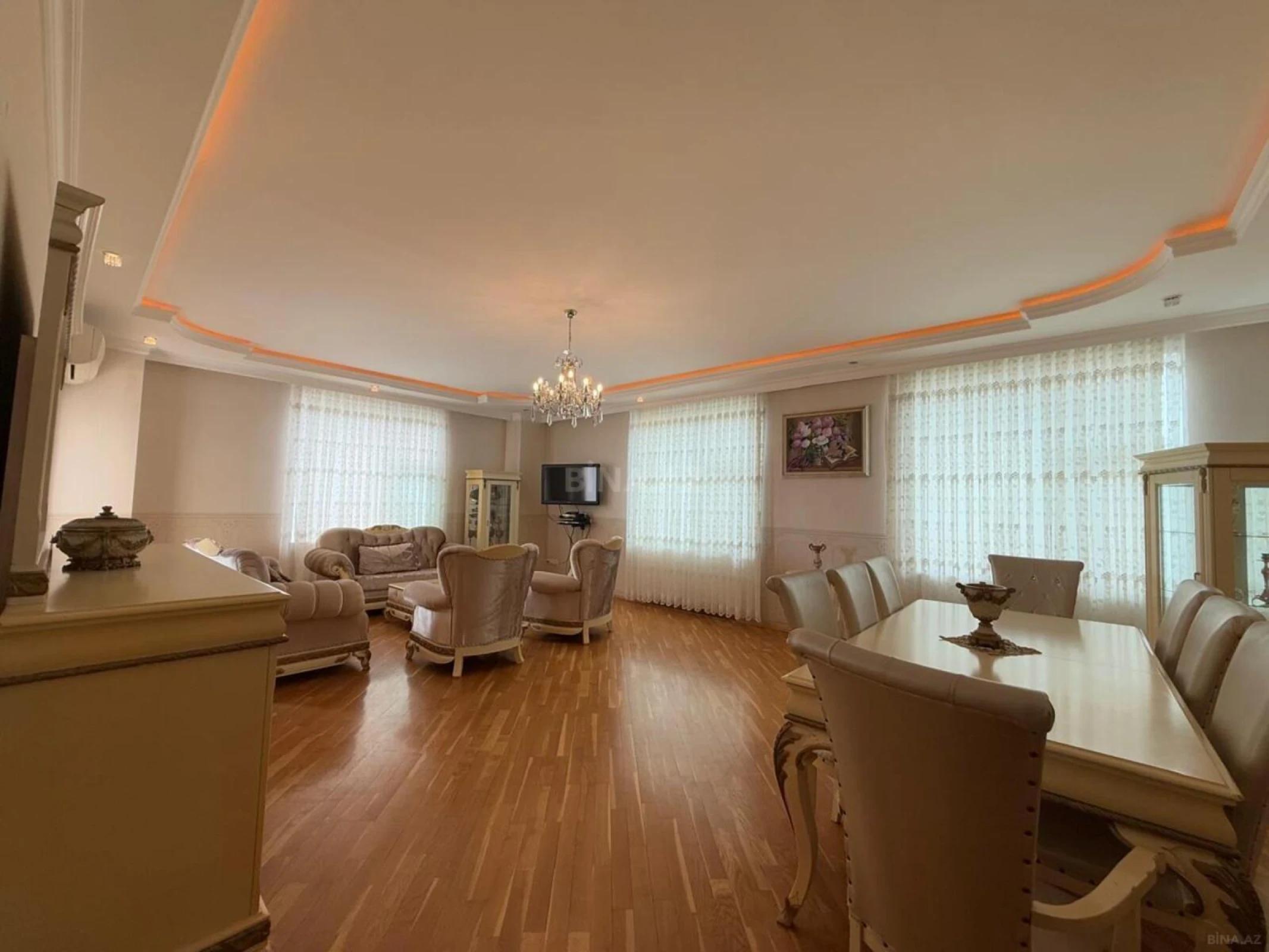 Kirayə verilir 4 otaqlı mənzil 160 m²