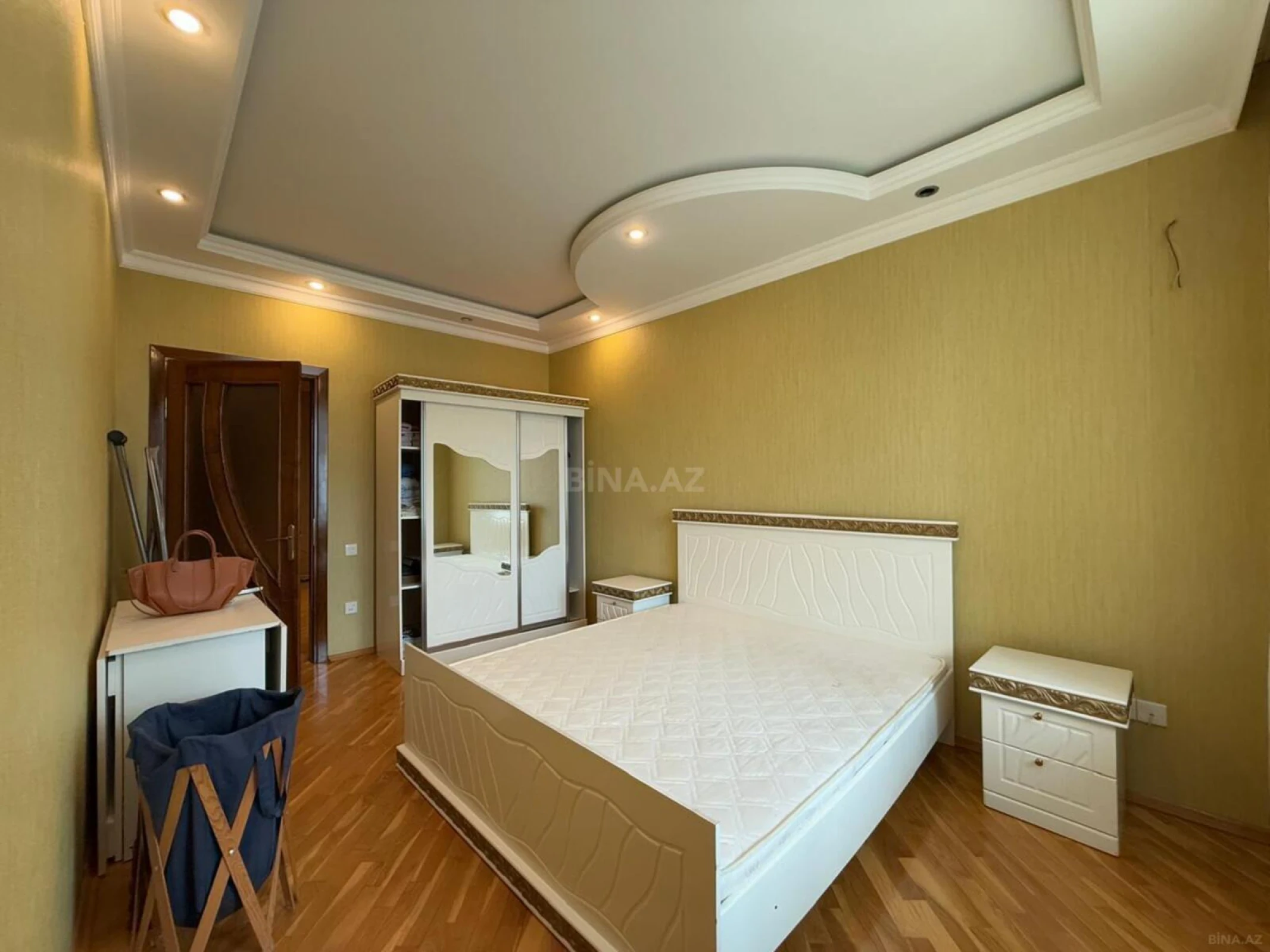 Kirayə verilir 4 otaqlı mənzil 160 m²