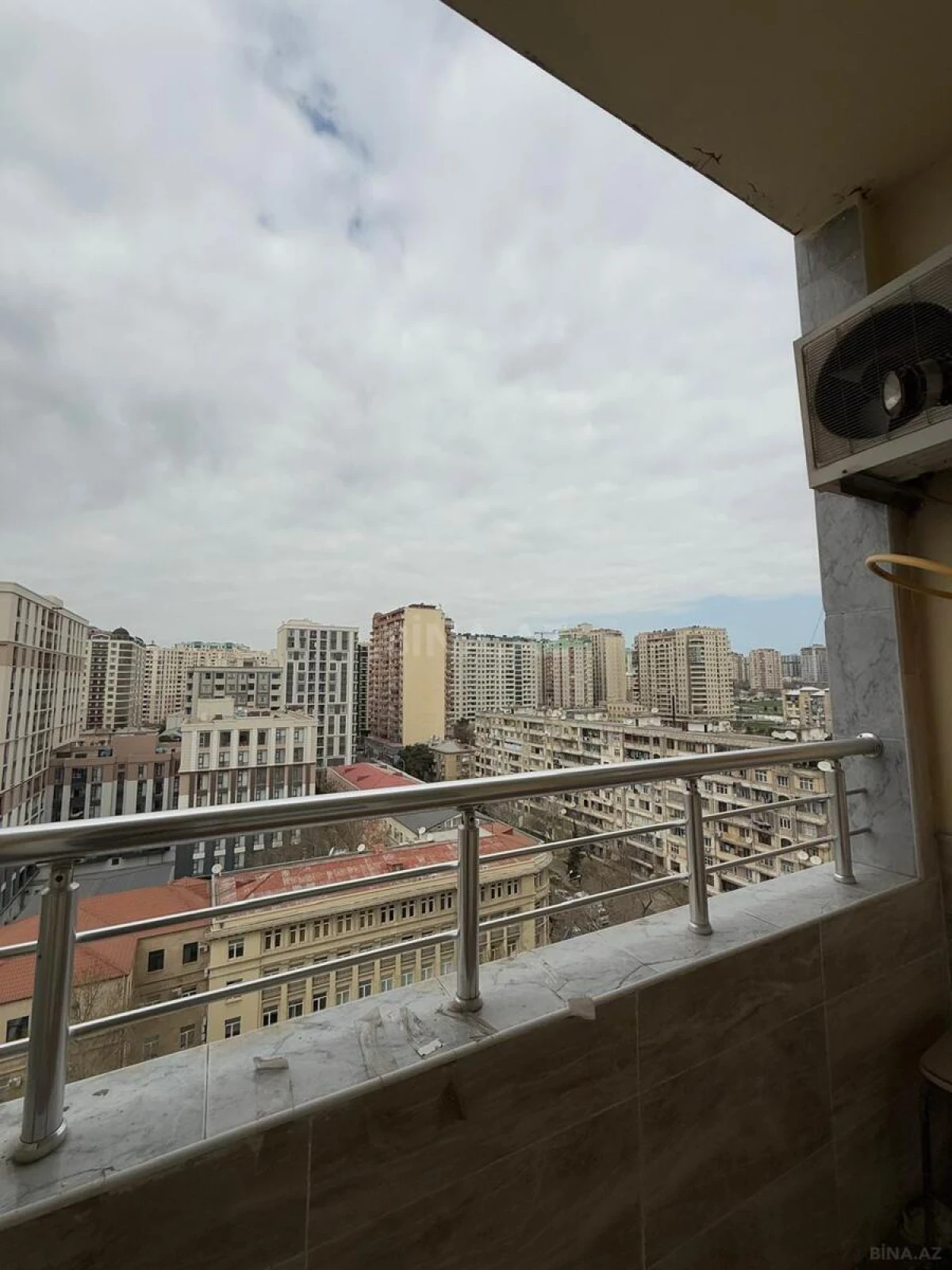 Kirayə verilir 4 otaqlı mənzil 160 m²