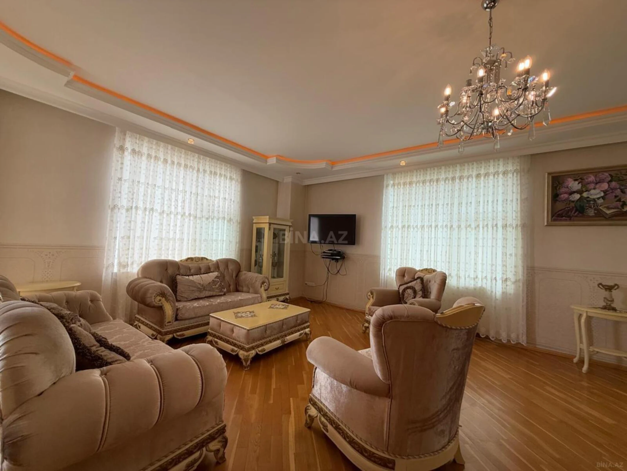 Kirayə verilir 4 otaqlı mənzil 160 m²