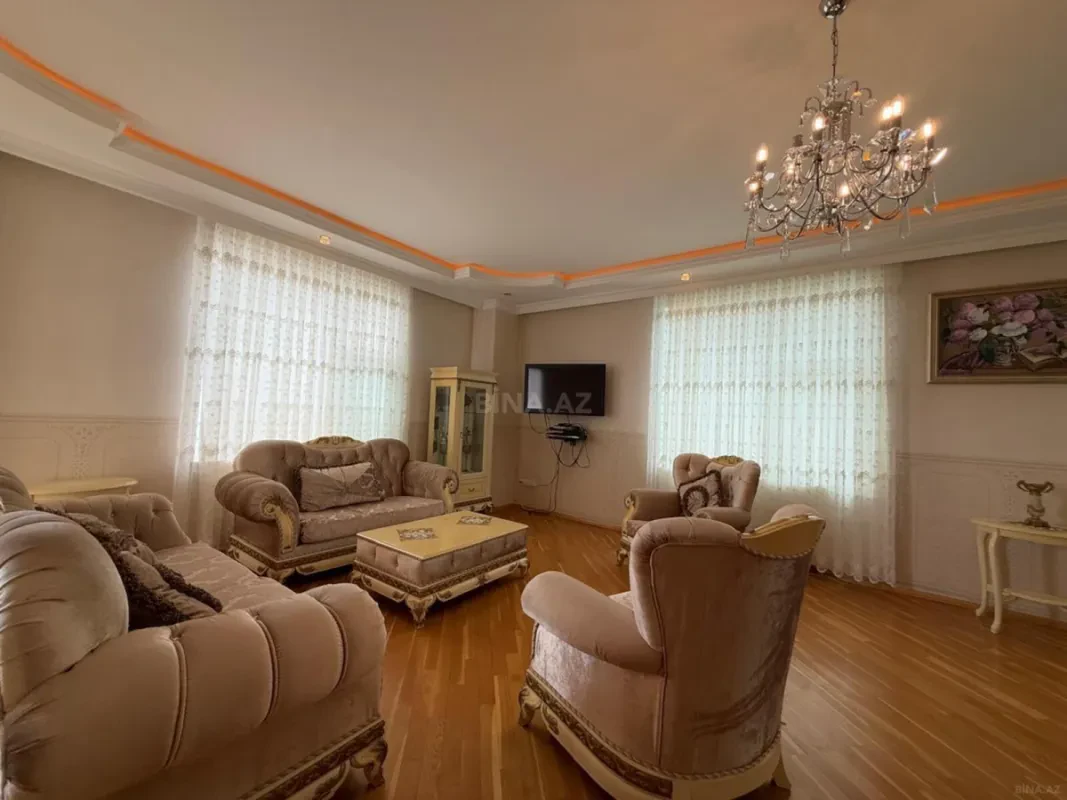 Kirayə verilir 4 otaqlı mənzil 160 m²