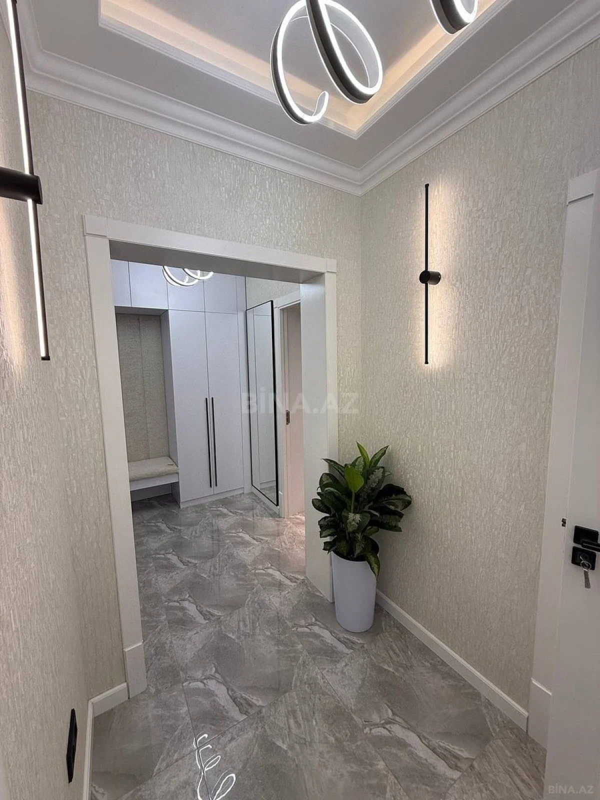 Kirayə verilir 2 otaqlı mənzil 105 m²
