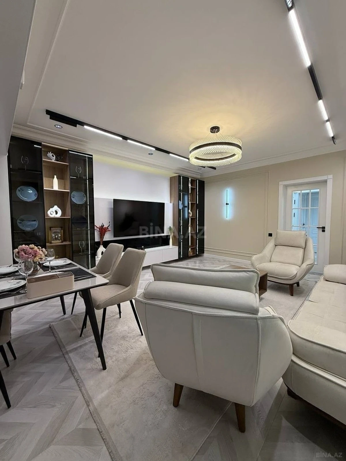 Kirayə verilir 2 otaqlı mənzil 105 m²